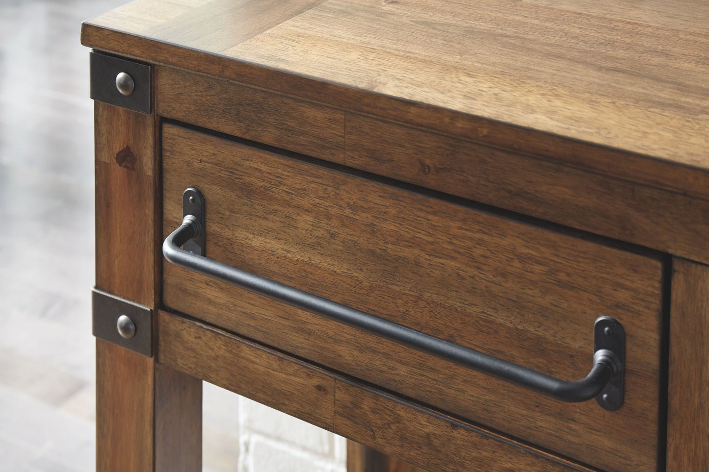 Roybeck - Accent Cabinet - Light Brown / Bronze