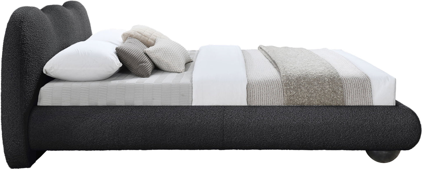 Hyde - Bed