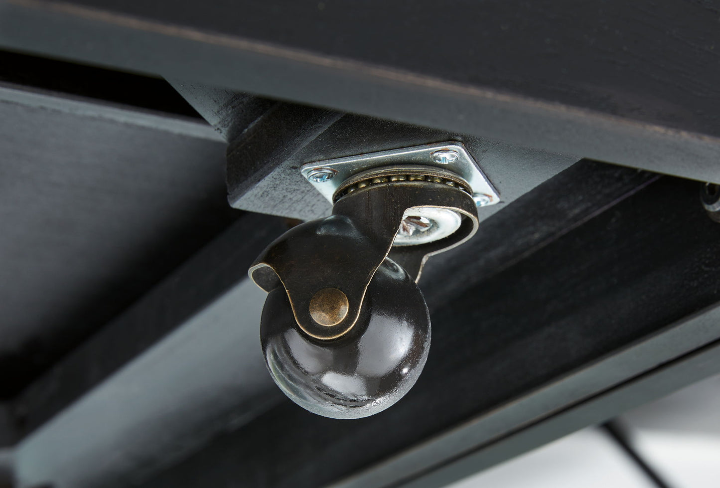 Winbardi - Oval Cocktail Table - Black