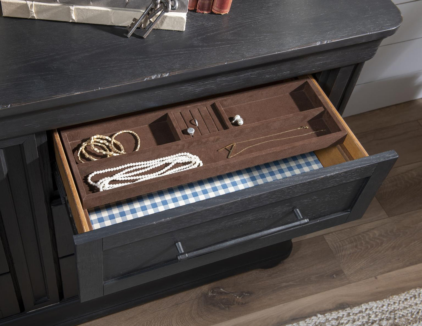 Vintage Market - Dresser