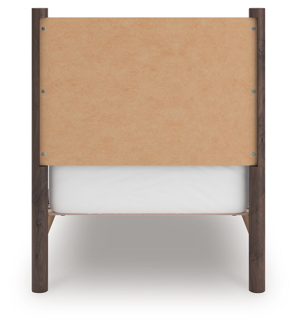 Pamytta - Panel Platform Bedroom Set