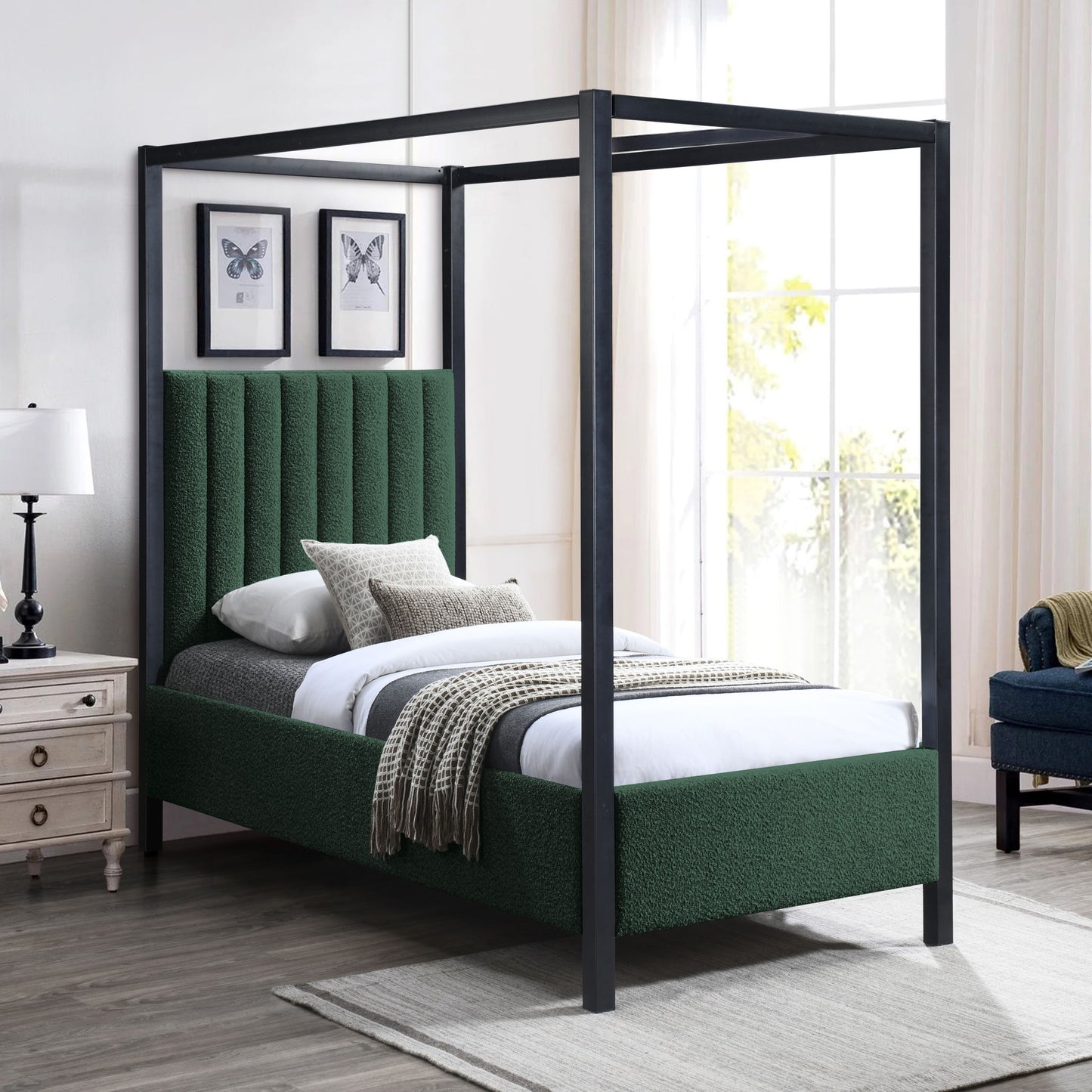 Kelly - Bed