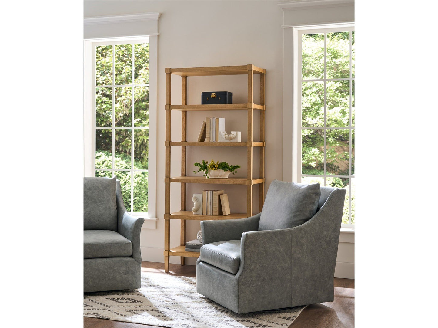 Henri - Swivel Chair