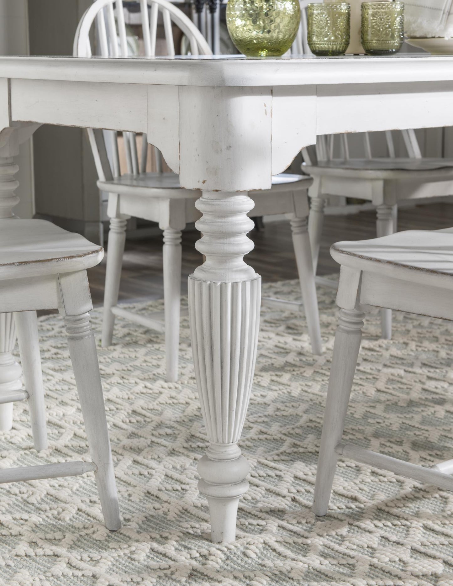 Vintage Market - Friendship Table - Picket Fence