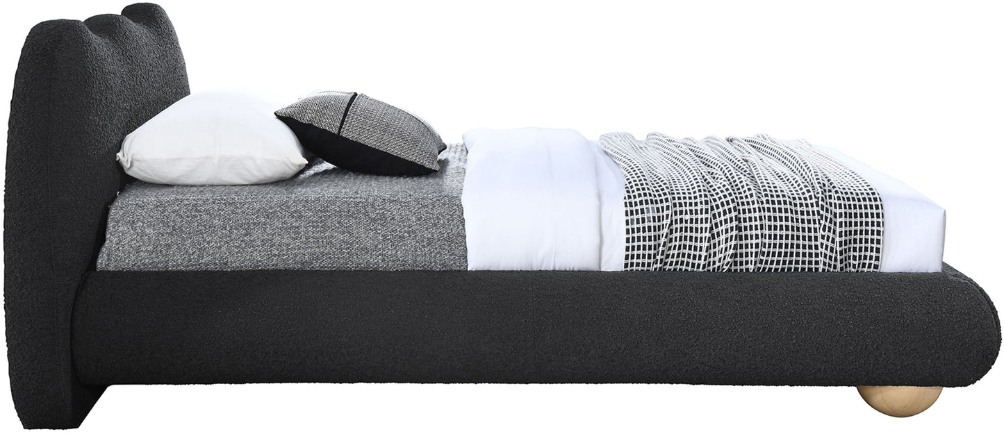 Hyde - Bed