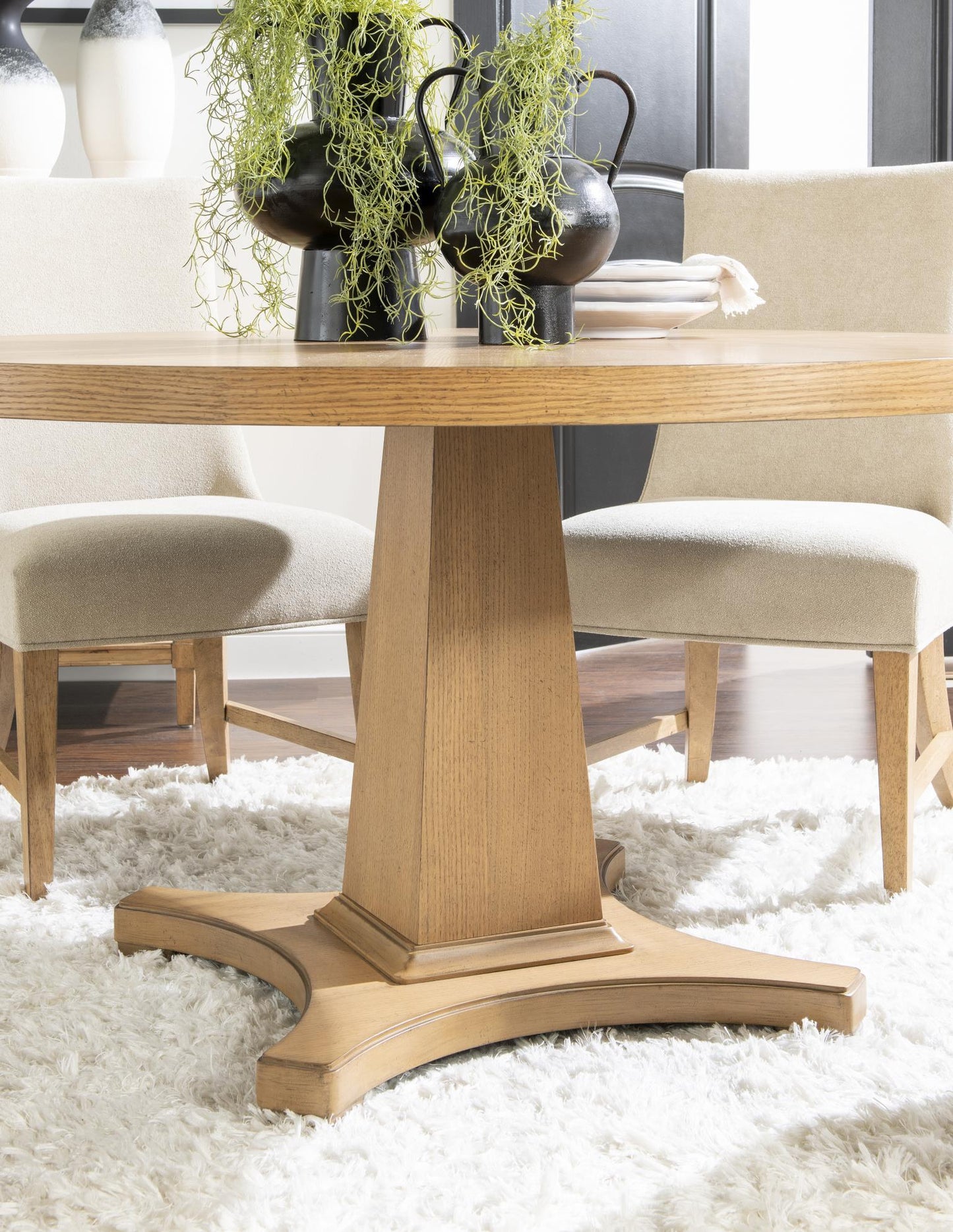 Linden - Complete Round Pedestal Table - Honeyed Oak