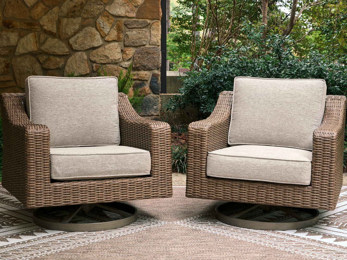 Laguna Heights - Swivel Lounge With Cushion - Beige