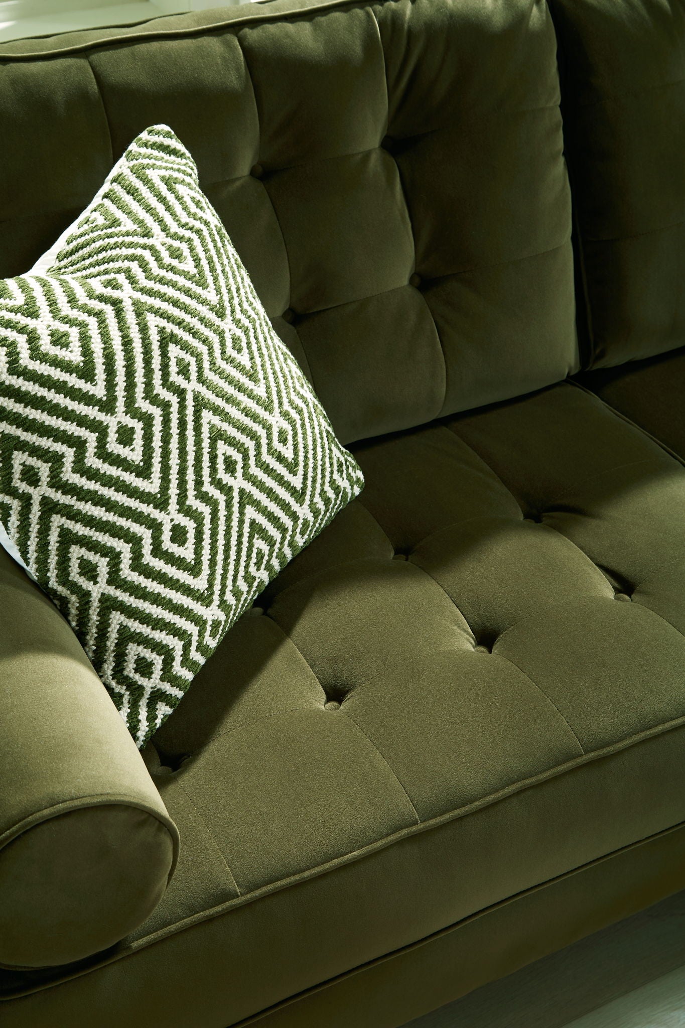 Reveon Lakes - Loveseat - Olive